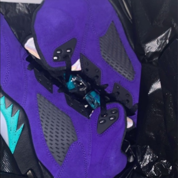 Air Jordan Grapes - Picture 2 of 2